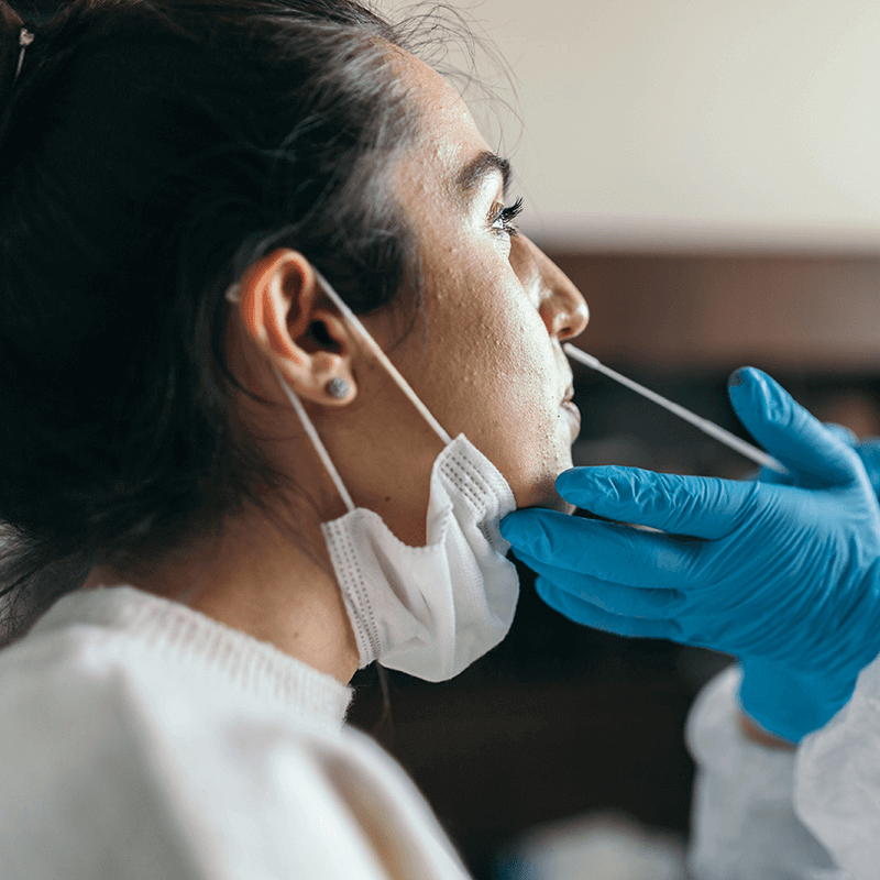 Kan het weigeren van een coronatest salarisconsequenties hebben?